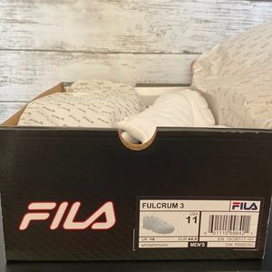 NEW FILA MEN SNEAKERS (US SIZE 11)